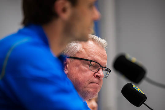 Head coach Janne Andersson and Albin Ekdal of the Swedish