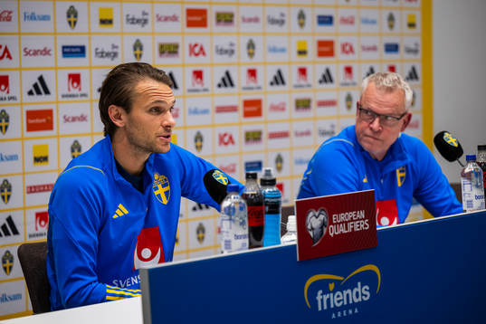 Albin Ekdal and Head coach Janne Andersson of the Swedish