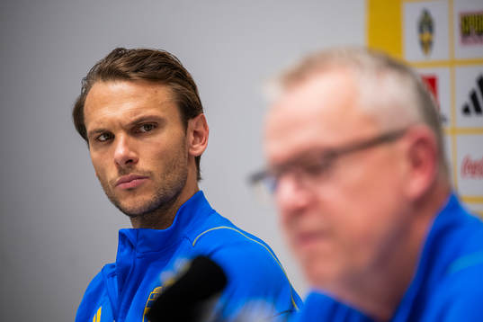 Albin Ekdal and Head coach Janne Andersson of the Swedish