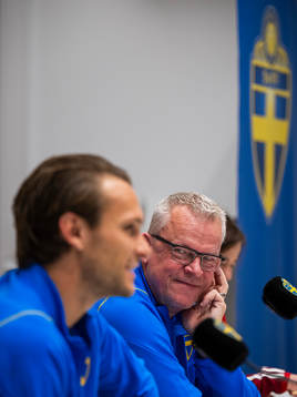 Head coach Janne Andersson and Albin Ekdal of the Swedish