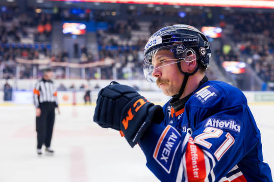 Växjös Brian Cooper jublar