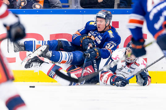 Växjös Emil Sylvegård och Linköpings Remi Elie