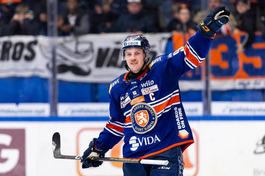 Växjös Joel Persson jublar