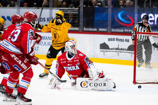 Timrås målvakt Jacob Johansson släpper in 1-1