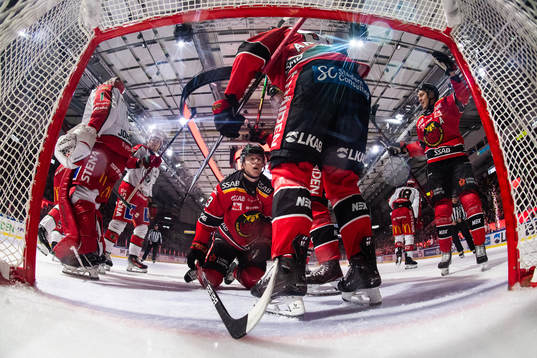 Luleås Jesper Sellgren och lagkamrater jublar