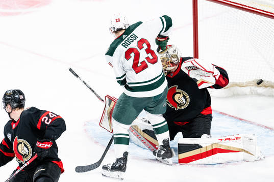 Marco Rossi of Minnesota Wild scores the 1-0 goal behind