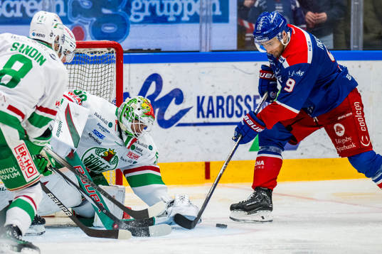 Rögles målvakt Petr Kvaca och Oskarshamns Ahti Oksanen