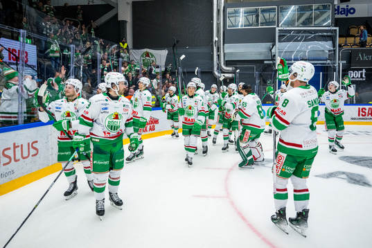 Rögles spelare jublar