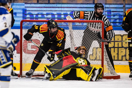 Brynäs Jenny Antonsson och Brynäs målvakt Klara