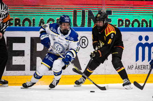 Leksands IFs Saga Tynell-Nissas och Brynäs IFs Anna Meixner