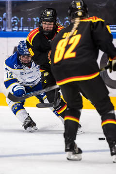Leksands IFs Autumn Macdougall och Brynäs IFs Jenniina