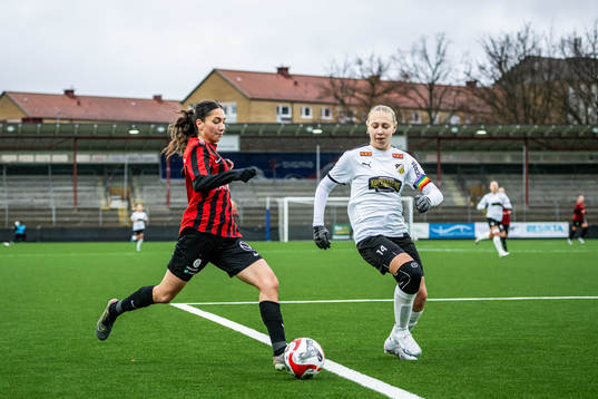 Brommapojkarnas Sirelle Maroutian och Häckens Tea