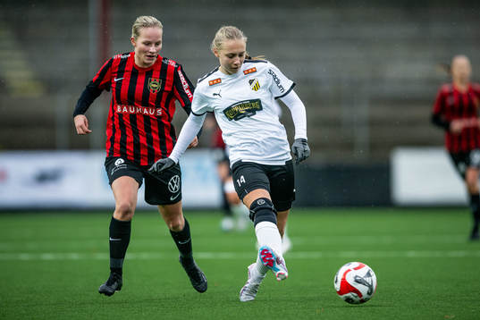 Brommapojkarnas Klara Bengtsson och Häckens Tea Bäckström