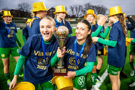 Hammarbys spelare jublar