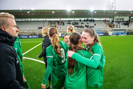 Hammarbys spelare jublar