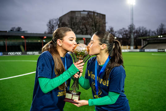 Hammarbys Josefine Gualtieri Göras och Elli Tsilichristos