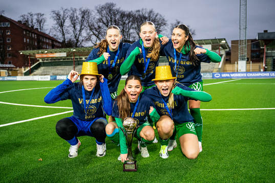 Hammarbys spelare jublar