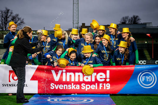 Hammarbys spelare jublar