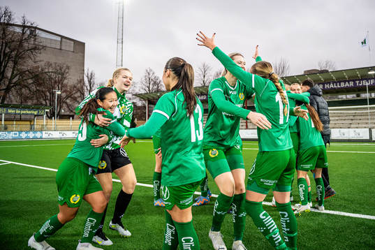 Hammarbys spelare jublar