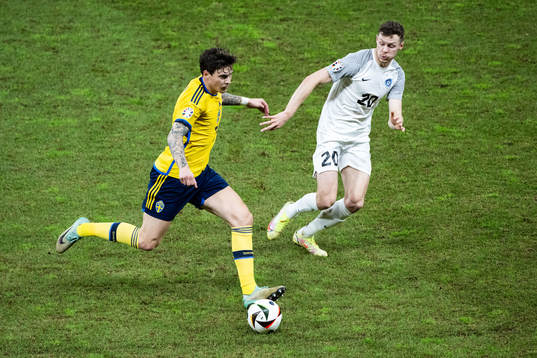 Victor Nilsson Lindelöf of Sweden and Markus Poom of