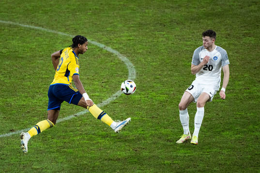 Jens Cajuste of Sweden and Markus Poom of Estonia