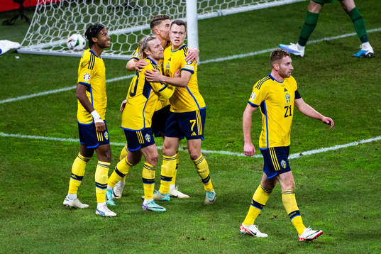 Emil Forsberg of Sweden celebrate with team mates