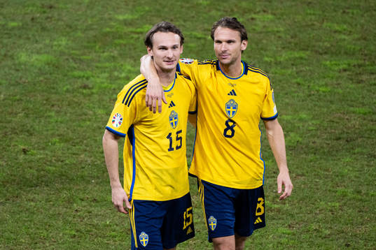 Hjalmar Ekdal and Albin Ekdal of Sweden celebrate