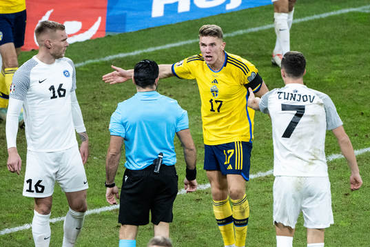 Viktor Gyökeres of Sweden reacts to Referee Fabio Maresca