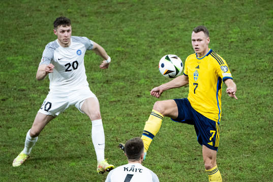 Markus Poom of Estonia and Viktor Claesson of Sweden