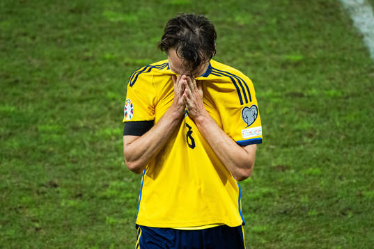 Albin Ekdal of Sweden is substituted off