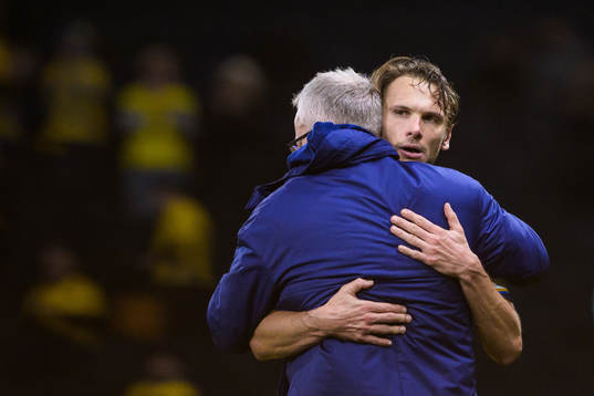 Head coach Janne Andersson  and Albin Ekdal of Sweden