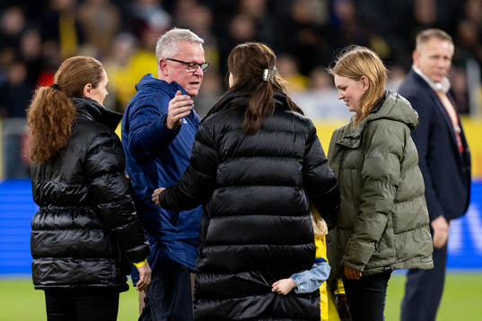 Head coach Janne Andersson  of Sweden with his family