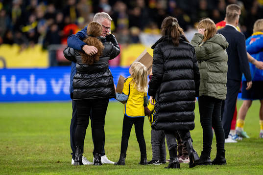Head coach Janne Andersson  of Sweden with his family