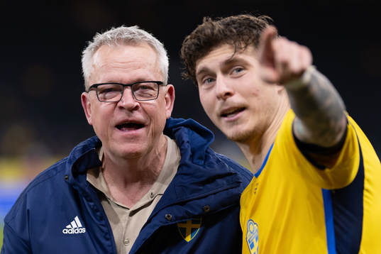 Head coach Janne Andersson  and Victor Nilsson Lindelöf of