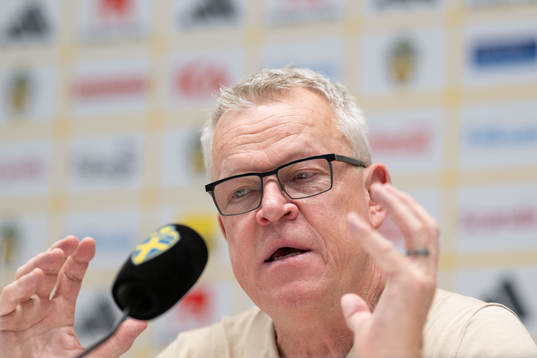 Head coach Janne Andersson  of Sweden