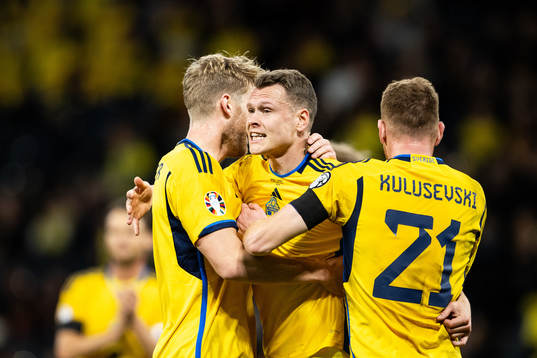 Viktor Claesson of Sweden celebrate with Filip Helander and