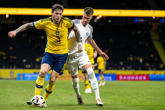 Victor Nilsson Lindelöf of Sweden and Mattias Käit of