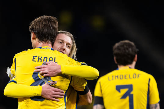 Emil Forsberg of Sweden celebrate with Albin Ekdal