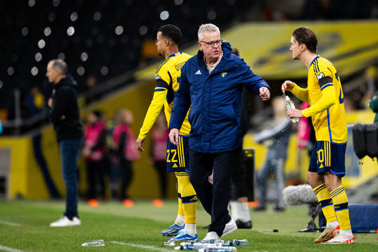 Head coach Janne Andersson and Kristoffer Olsson of Sweden