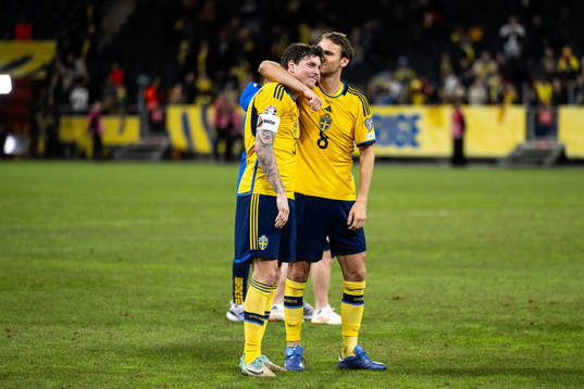 Victor Nilsson Lindelöf and Albin Ekdal of Sweden celebrate