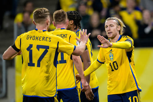 Viktor Gyökeres and Emil Forsberg of Sweden celebrate the