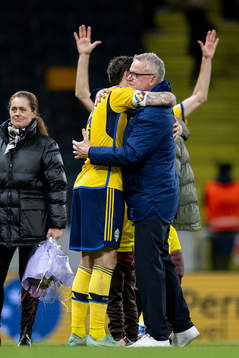 Albin Ekdal and Head coach Janne Andersson of Sweden