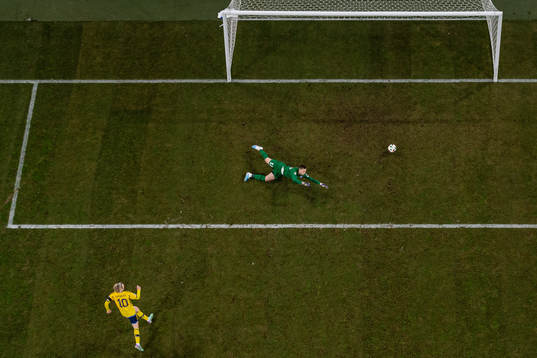 Emil Forsberg of Sweden scores the 2-0 goal behind