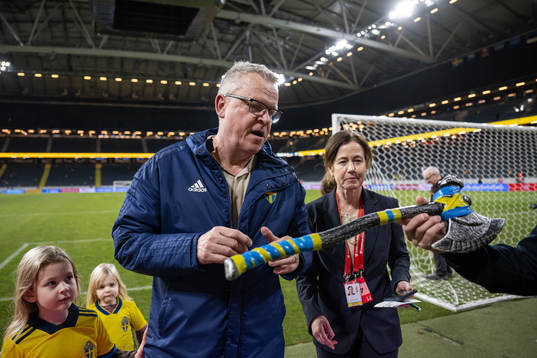 Head coach Janne Andersson and media officer Petra Thorén