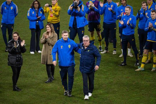 Assistant coach Peter Wettergren and head coach Janne