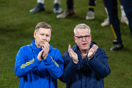 Assistant coach Peter Wettergren and head coach Janne