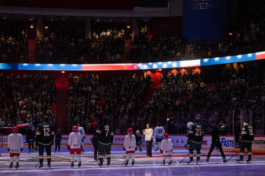 Molly Hammar sings the national anthems