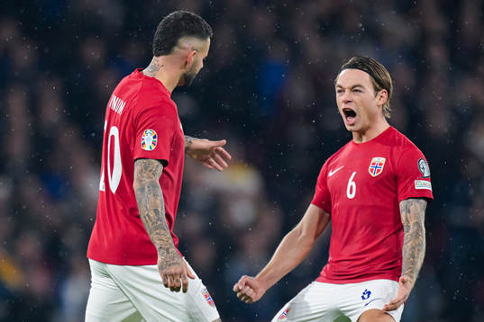 Aron Dønnum celebrate with Patrick Berg of Norway