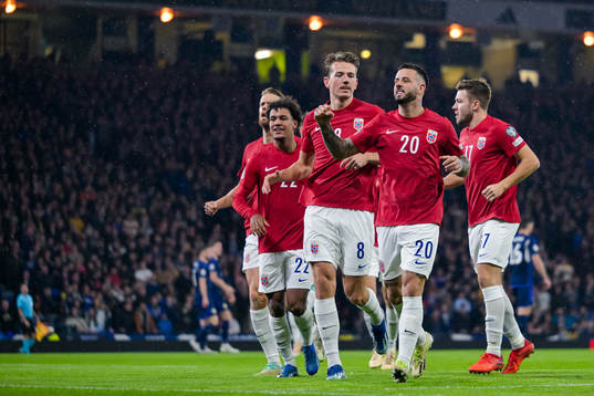 Aron Dønnum of Norway celebrates