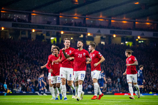 Aron Dønnum of Norway celebrates with teammates